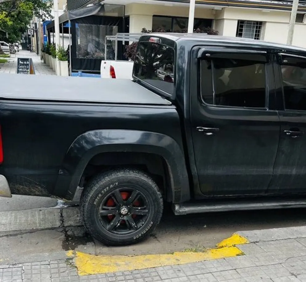Estacionó su 4x4 en la rampa de discapacitados: fue escrachado en redes