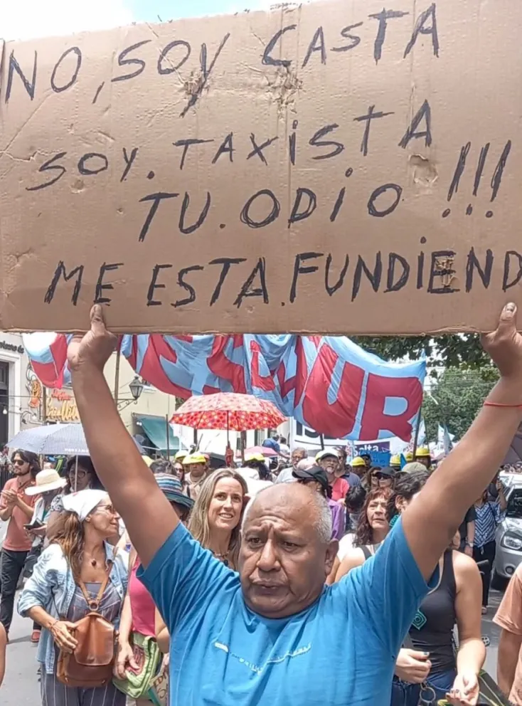 |Paro del 24 E en Salta| Los taxistas también reclamaron: “Tengo que rezar por no chocar, choco y me fundo"