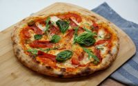 Los cinco increíbles secretos para que la masa de pizza quede perfecta: será crujiente y deliciosa