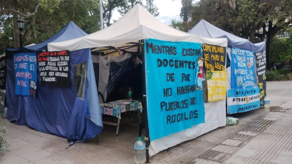Iniciaron sumarios a casi 130 docentes salteños que permanecen en paro hace meses 