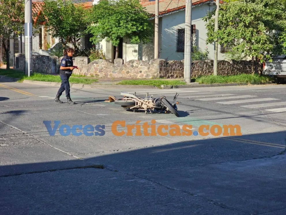 |Urgente| Fuerte accidente en cercanías de la Terminal: dos heridos