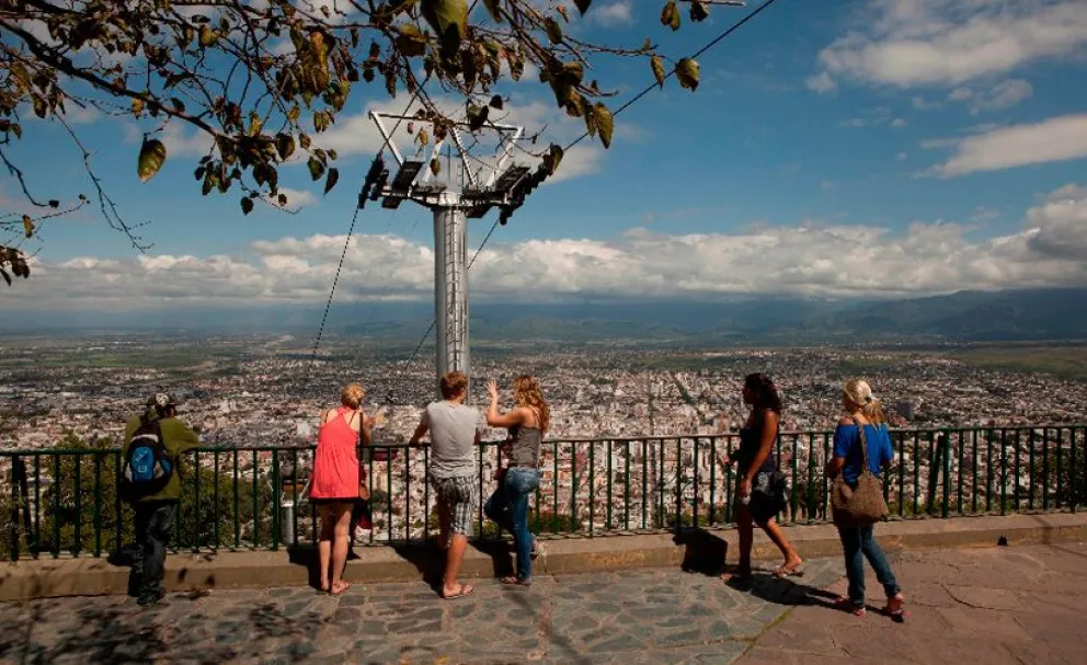 Los cerros Ala Delta, San Bernardo y 20 de Febrero contarán con internet libre y gratuito