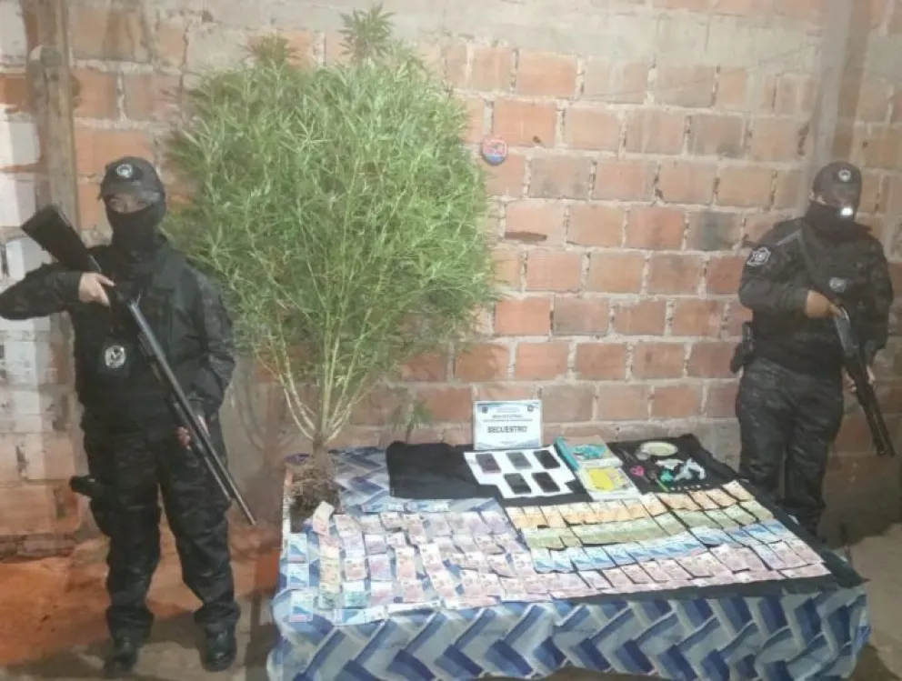 Golpe al narcotráfico: un dealer fue capturado infraganti con 500 dosis de droga