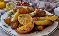 La imperdible receta griega de papas al limón: un acompañante delicioso y muy fácil de preparar