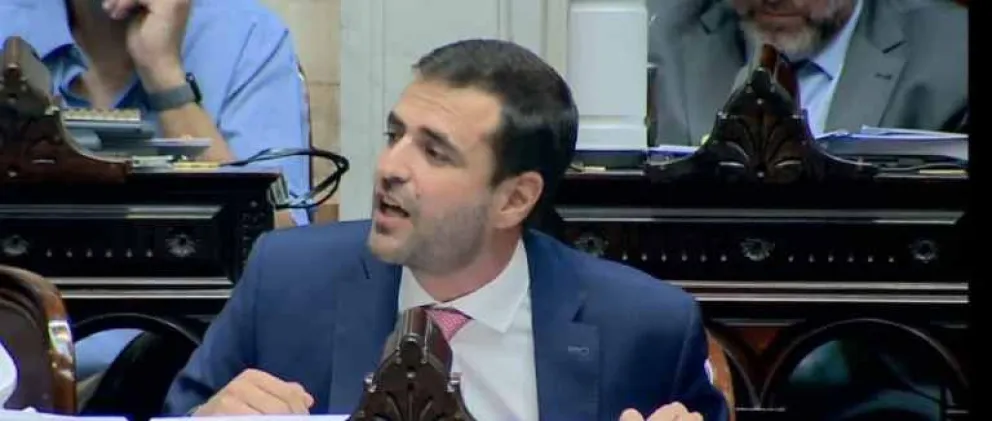 Emiliano Estrada en el debate de la Ley Ómnibus: "Caputo no amenaza a un ente, amenaza a los argentinos"