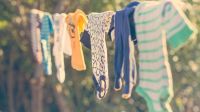 ¡No la vuelvas a tirar!: conocé este sorprendente truco para reciclar la ropa de tus hijos que ya no les queda