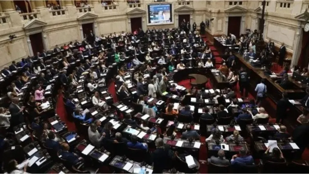 Ley Ómnibus: debate tenso, movilizaciones y pedido de cuarto intermedio