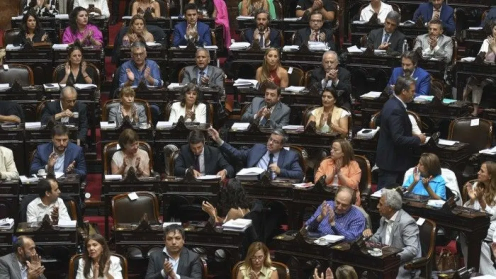 Tercer día de debate de la Ley Ómnibus: continúan las negociaciones en Diputados