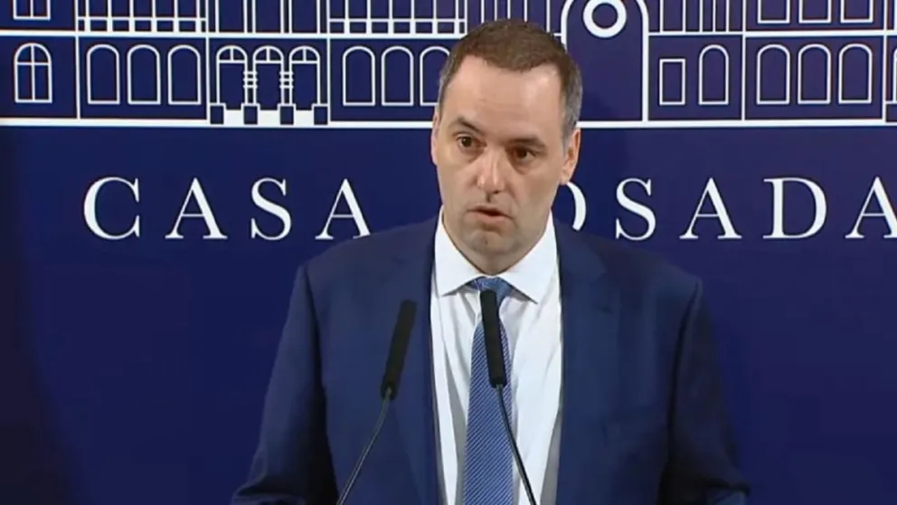 Manuel Adorni realizó un fuerte descargo en redes ante el rechazo del mega DNU