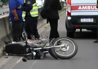 Un motociclista fue atropellado en Avenida Bolivia y resultó herido