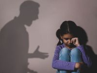 Violencia en el hogar: una madre fue detenida luego de golpear a su hija por no hacer bien un pedido