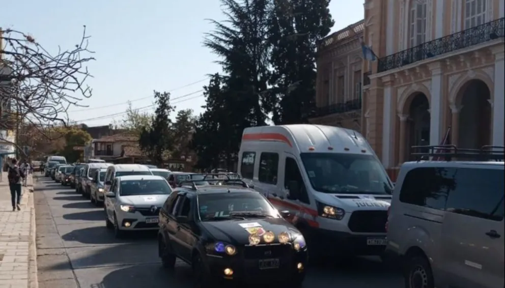 Atención: hay cortes y desvíos en el centro salteño por manifestaciones de organizaciones sociales y transportistas