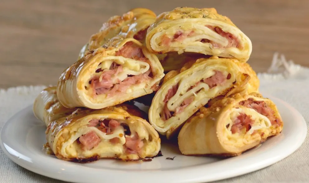 Destácate en las meriendas con los arrolladitos de salame y queso: una receta muy fácil y rápida de preparar