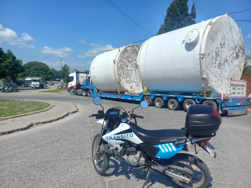 Atención conductores: operativo de tránsito por caravana de camiones de gran porte desde Ruta 9