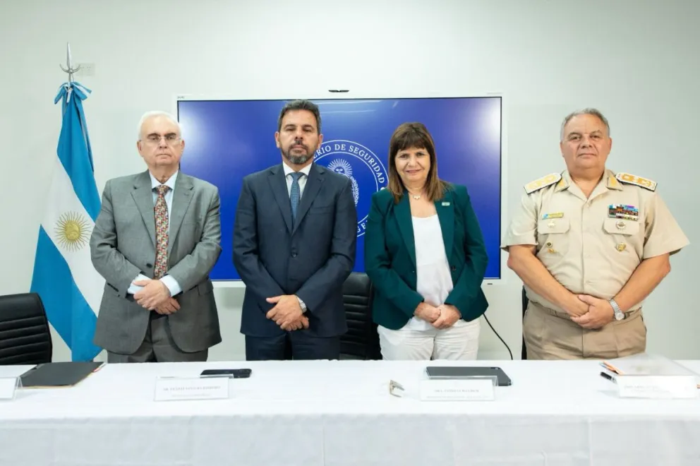 Patricia Bullrich autorizó a Prefectura el uso de armas de fuego para cuidar las fronteras: "Protegemos a quienes nos protegen"
