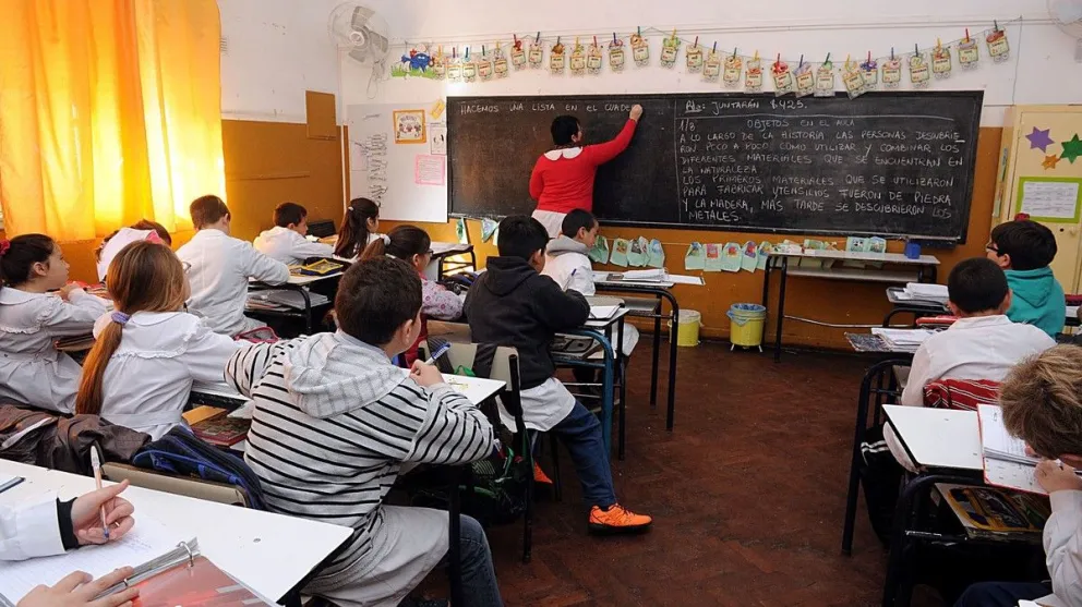 Guerra a los gobernadores: por un nuevo ajuste a las provincias, peligra el inicio de las clases