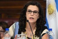 Junto a otras autoridades del país, Cristina Fiore apuntó al gobierno nacional por los ajustes en educación