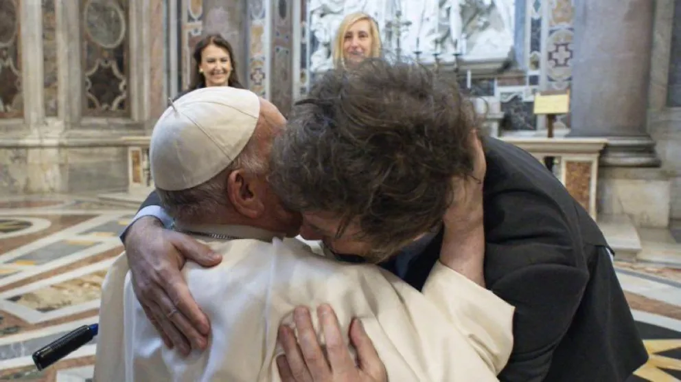|VIDEO| El cálido abrazo entre Javier Milei y el Papa Francisco durante su primer encuentro en el Vaticano