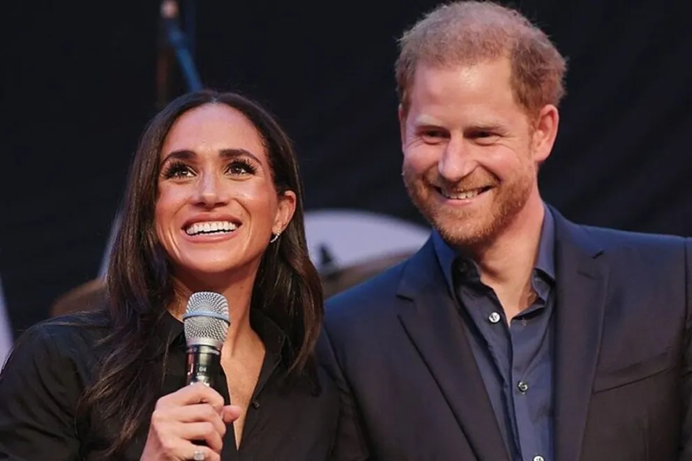 El príncipe Harry y Meghan Markle desafían a la monarquía con su nuevo sitio web: este detalle es el más polémico