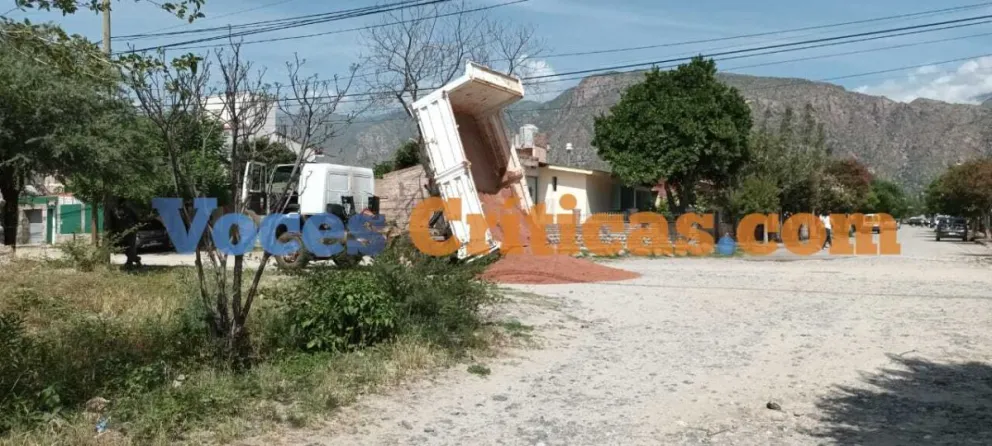 Gestión selectiva: a dos meses de asumir, Rita Guevara ordenó enripiar la cuadra de su casa mientras cafayateños esperan acciones