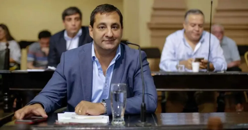 Acusan a Kuldeep Singh de corrupción: sus funcionarios le sueltan la mano y pegan el portazo