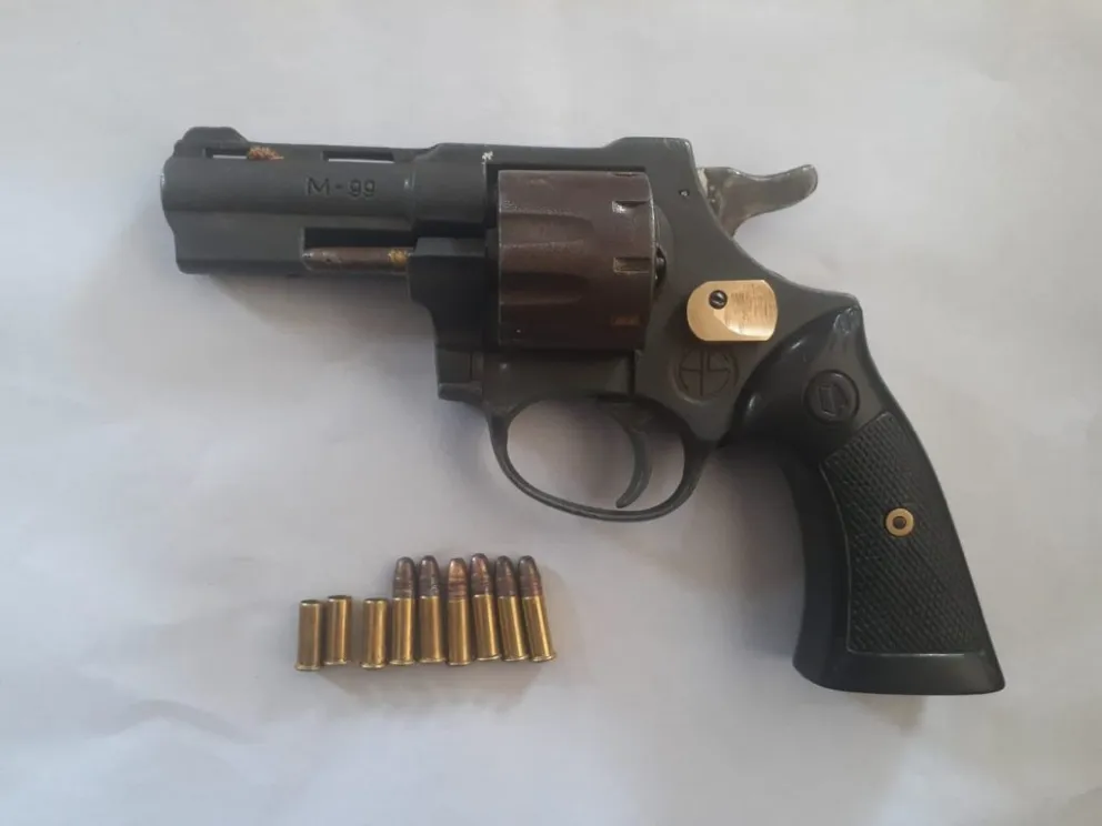 Delincuentes salteños armados: robos con revólver y machete