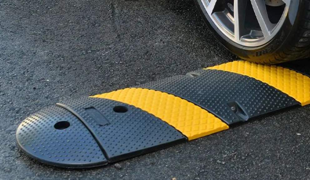 Medidas de seguridad vial: reductores de velocidad para disuadir picadas en Tres Cerritos