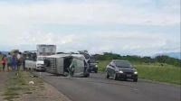 Volcó una camioneta cerca de Güemes: las personas que viajaban en la camioneta fueron hospitalizadas