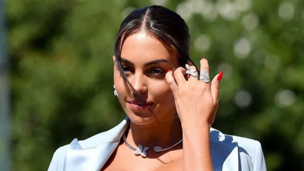 La extraña razón por la que Georgina Rodríguez siempre lleva una cartera roja