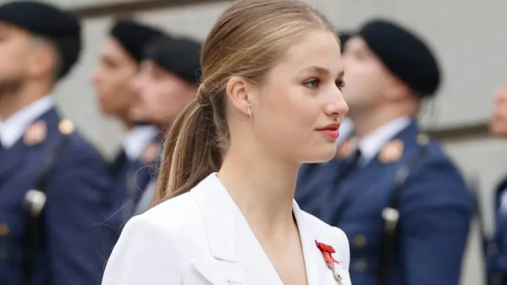 La princesa Leonor sufre incidente de seguridad durante un evento real 