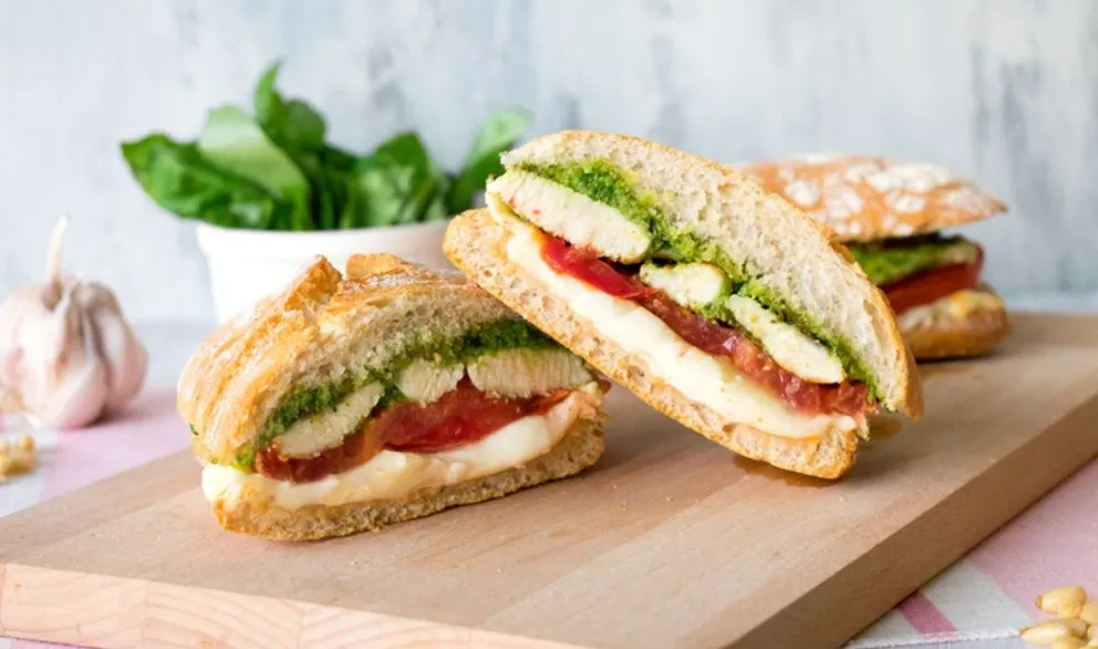 La irresistible receta de pancitos caprese que te encantará: un snack para cualquier hora del día