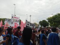 |AHORA| Organizaciones marchan por las calles salteñas en reclamo al cierre de comedores