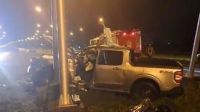 Choque brutal en Circunvalación Oeste: un hombre quedó atrapado entre los asientos de su camioneta