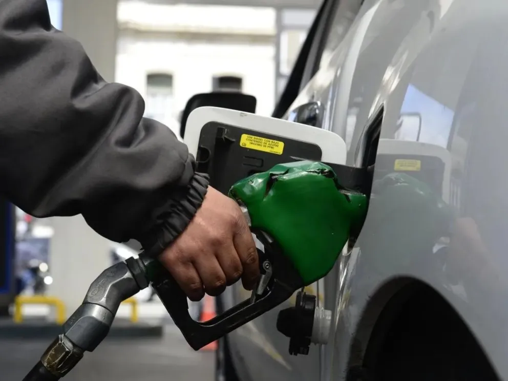 Qué pasará con el combustible en Salta si la Patagonia corta el suministro por la guerra con Milei