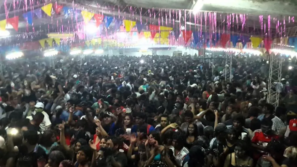 Policías salteños golpearon a una mujer en una carpa bailable