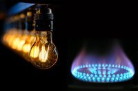El Gobierno planea quitar subsidios de luz y gas a quienes tienen prepagas, compraron dólares o viajaron al exterior