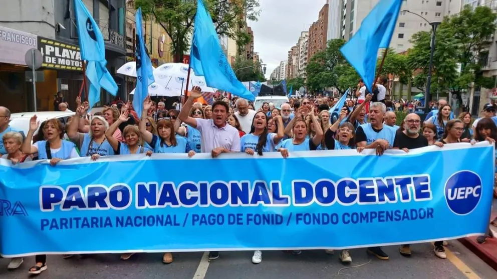 No hubo acuerdo: anunciaron paro nacional de docentes para el próximo lunes