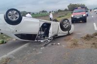 Brutal vuelco de un automóvil en San Luis: el conductor se salvó de milagro