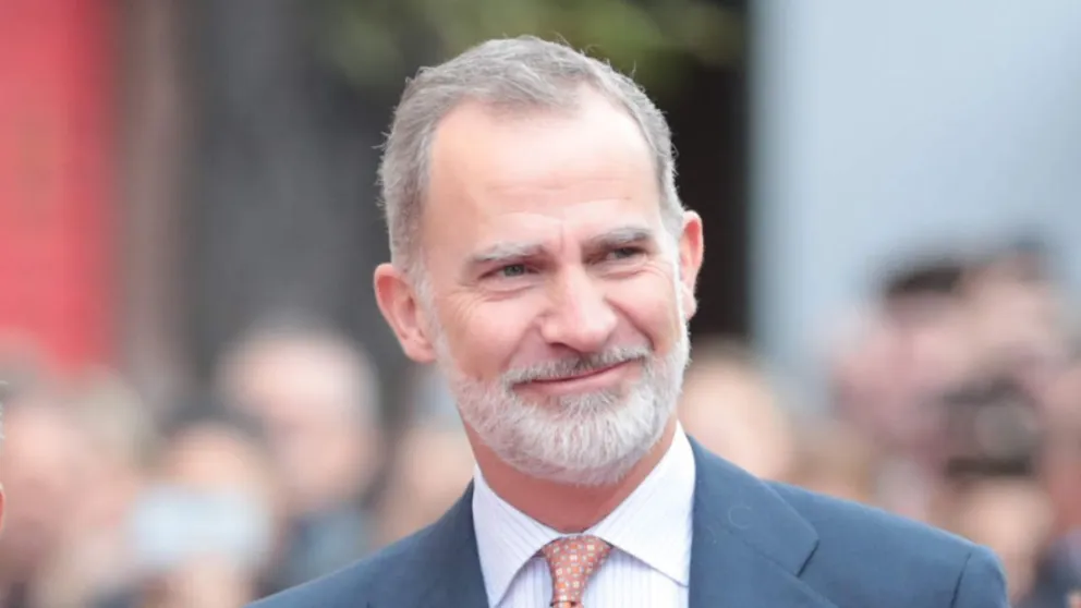 La foto del rey Felipe con una misteriosa mujer durante sus vacaciones 