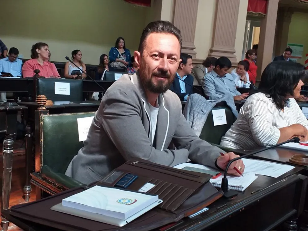 Adrian Valenzuela criticó el cierre de Télam y lo comparó con prácticas de la dictadura