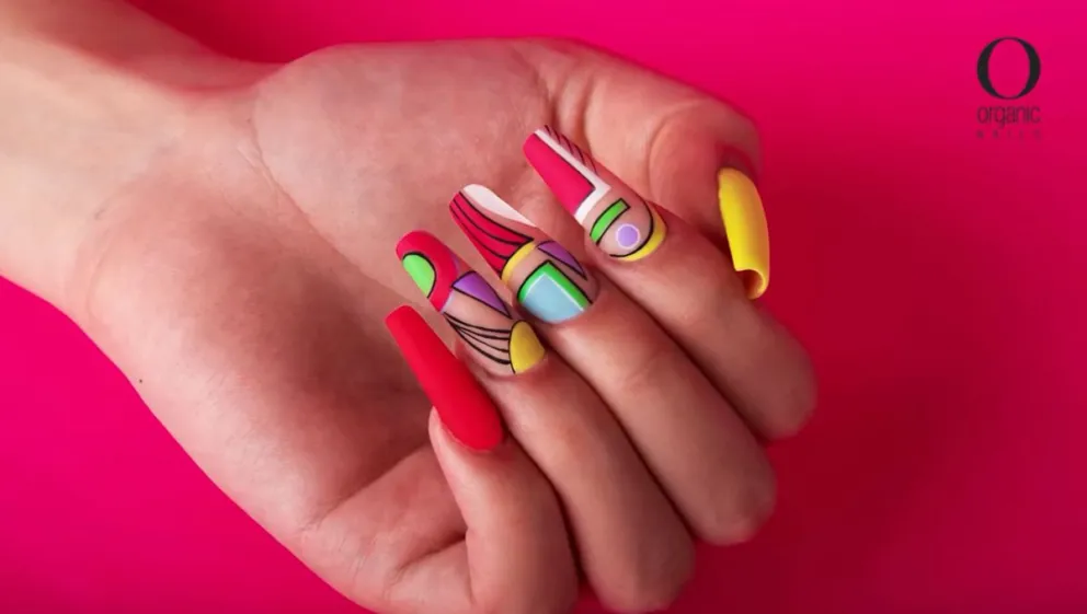Deslumbra con estos colores y diseños que vas a querer para tus uñas