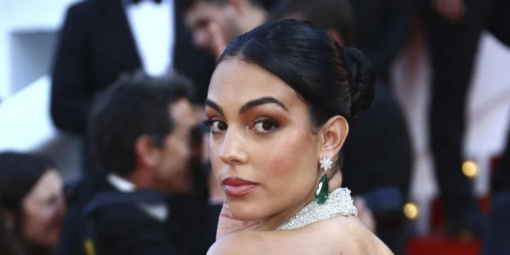 Georgina Rodríguez, sorprendida y emocionada al ver su fotografía en una calle del país africano