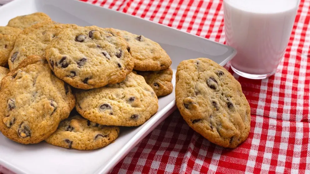 La tradicional receta de galletitas con chips que te cautivará: rápida, económica y no requiere huevos ni manteca
