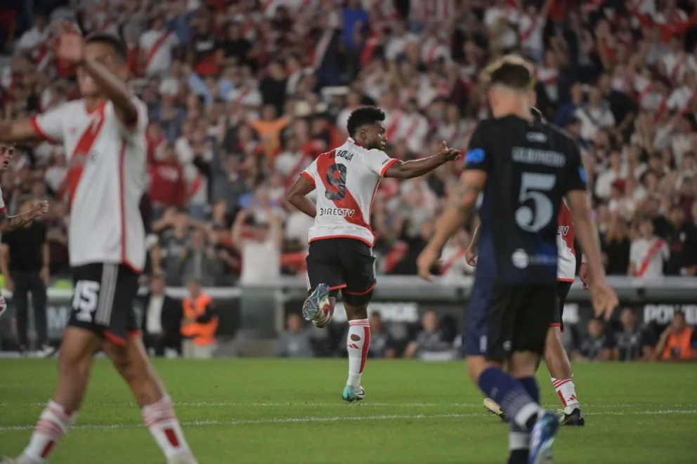 River Plate superó la mala racha y volvió al triunfo: fue 2 a 0 ante Independiente Rivadavia