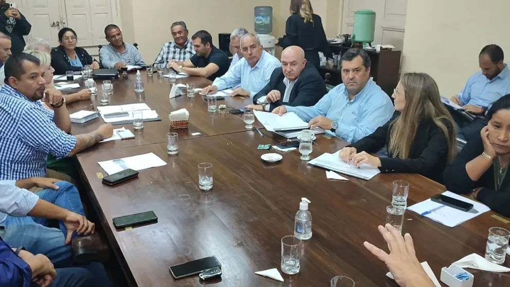 Senadores y la AMT encaran la crisis del transporte en Salta: sólo el 23% de la tarifa quedó subsidiada