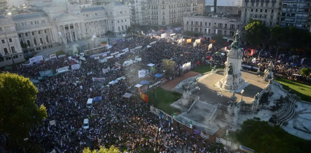 El Gobierno nacional aplicará descuentos a estatales que no trabajen en el Día Internacional de la Mujer