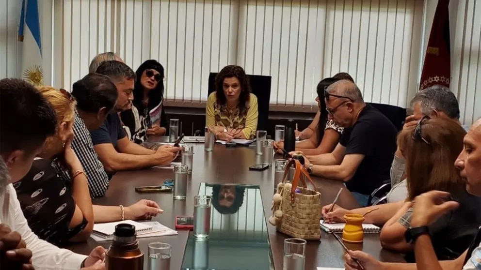 Cristina Fiore mantuvo una reunión con representantes de distintos gremios docentes