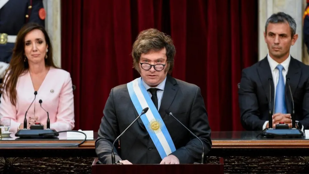 Ajuste selectivo: Javier Milei aumentó su sueldo y el de todo su gabinete casi un 50%