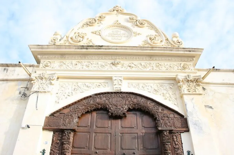Denunció que la UCASAL lo echó por exponer un caso de violencia de género en la iglesia