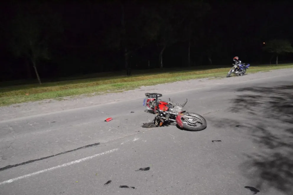 Madrugada trágica: una motociclista murió tras un fuerte accidente en La Almudena
